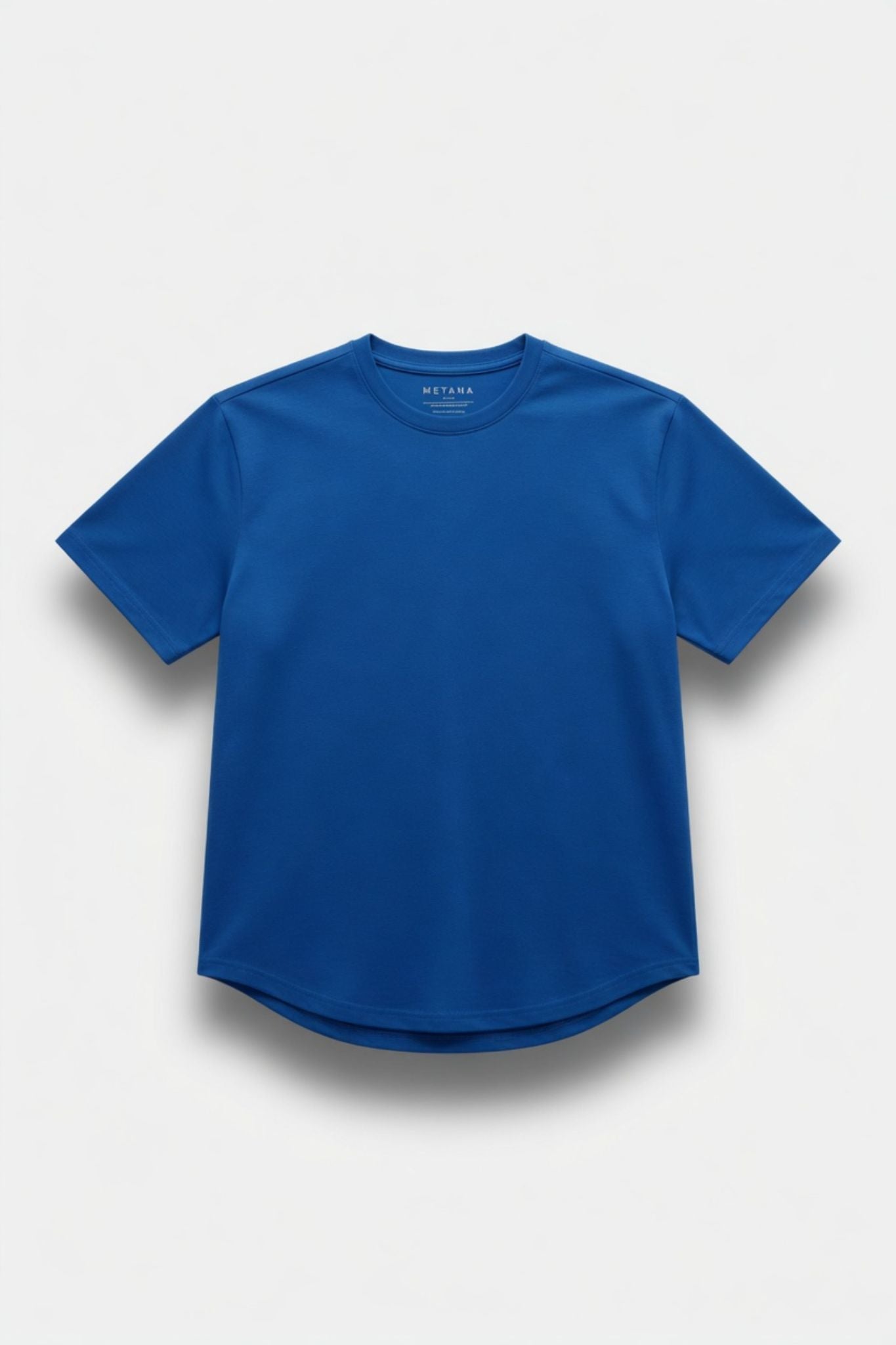 SLIM FIT BASIC TEE WITH A CURVED HEM FOR UNIQUE OUTLOOK