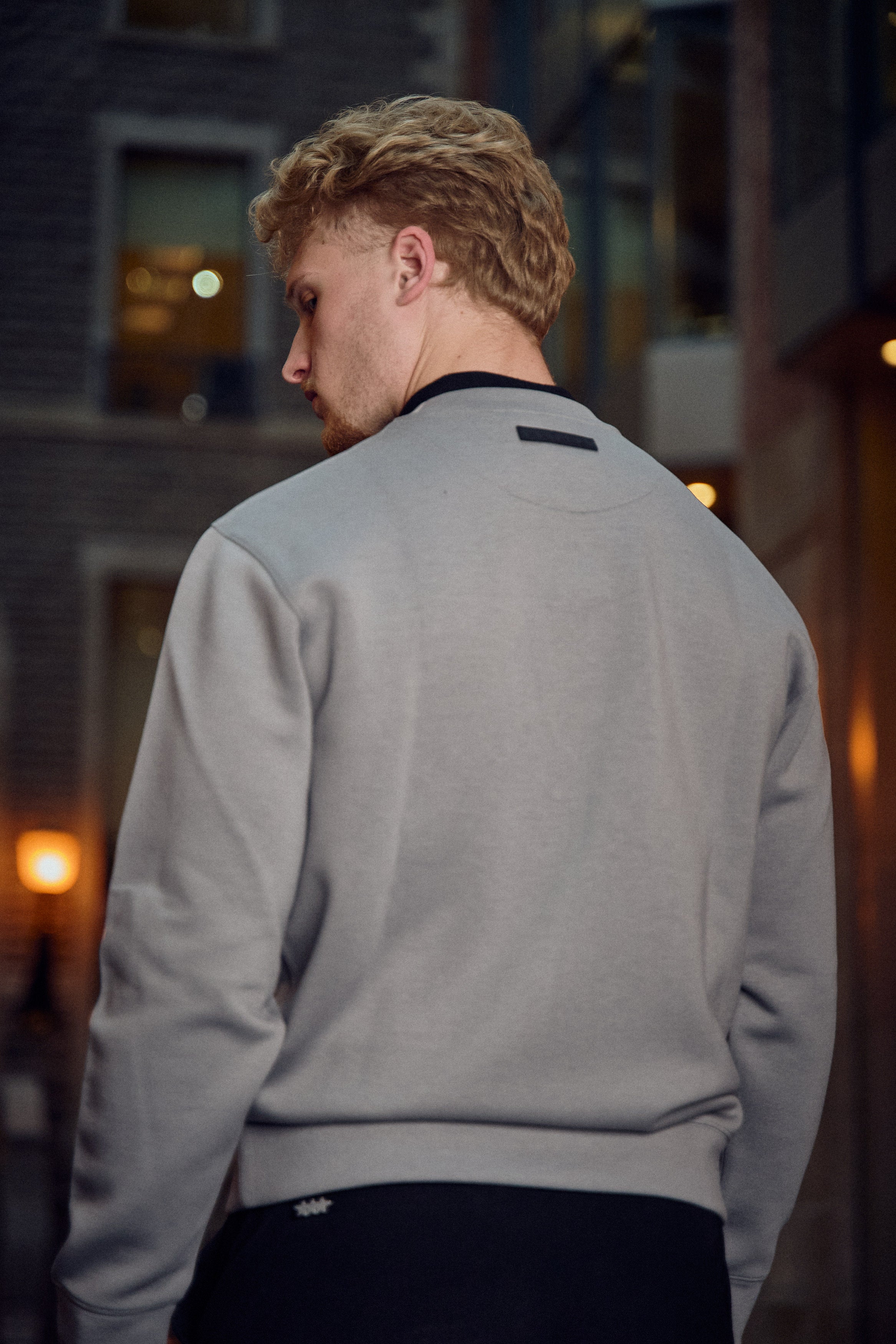 MEDIUM WEIGHT LONG SLEEVE STRETCH T-SHIRT WITH WAIST/SLEEVE CLOSURE