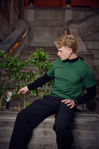 SLIM FIT BASIC TEE WITH A CHEST POCKET & CURVED HEM FOR UNIQUE OUTLOOK