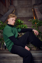 SLIM FIT BASIC TEE WITH A CHEST POCKET & CURVED HEM FOR UNIQUE OUTLOOK