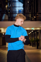 SLIM FIT BASIC TEE WITH A CHEST POCKET & CURVED HEM FOR UNIQUE OUTLOOK