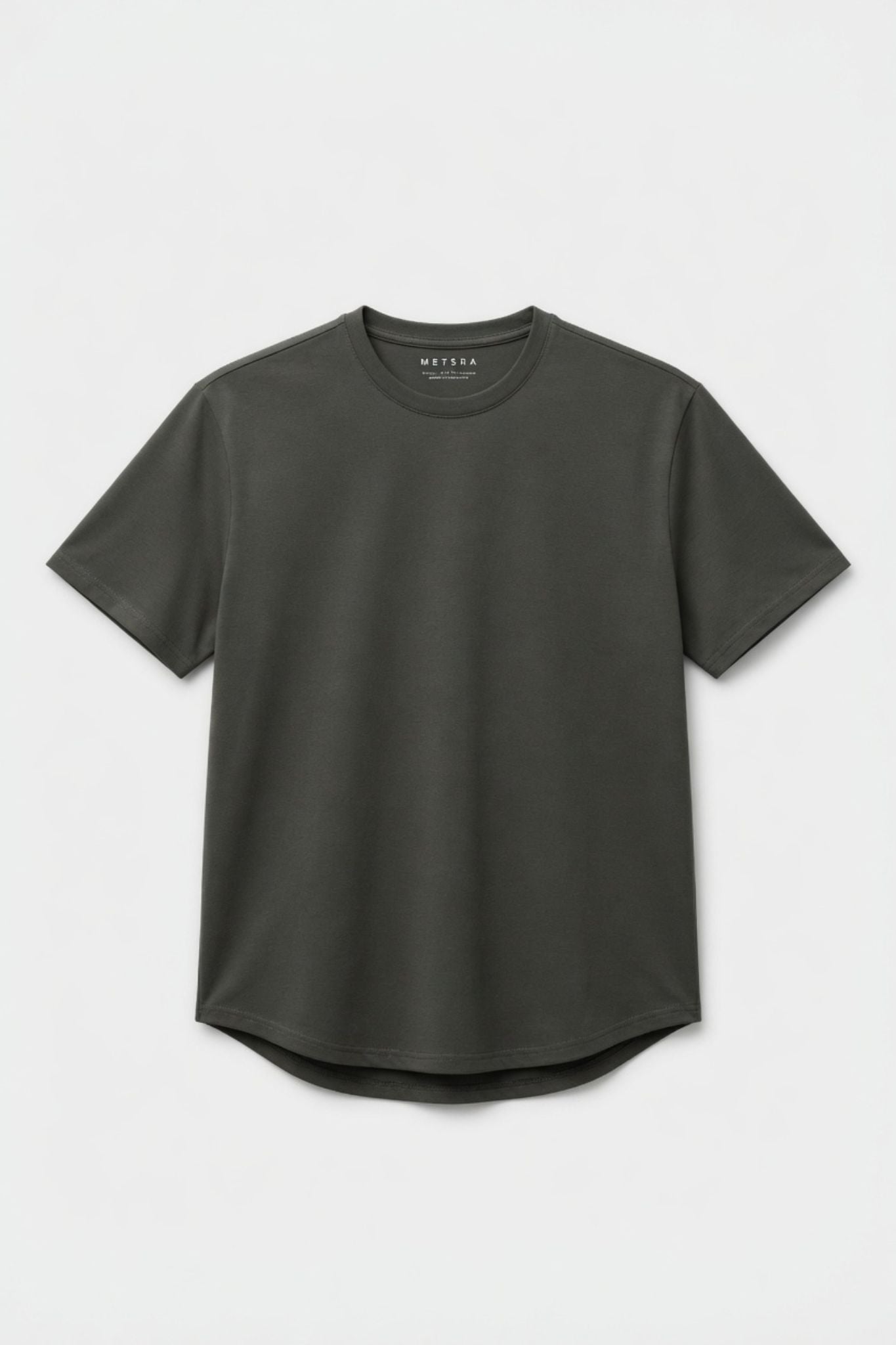 SLIM FIT BASIC TEE WITH A CURVED HEM FOR UNIQUE OUTLOOK