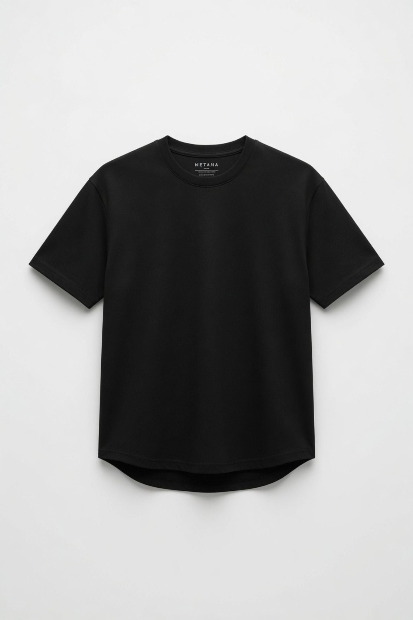 SLIM FIT BASIC TEE WITH A CURVED HEM FOR UNIQUE OUTLOOK